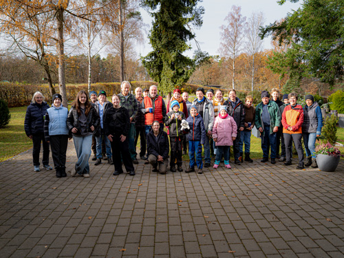 Laubrech-Aktion am Friedhof in Barthelmesaurach