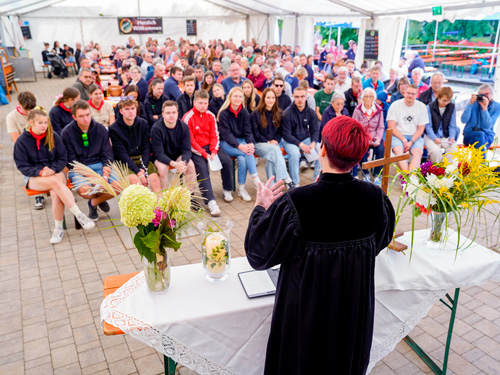 Gottesdienst im Festzelt – Kerwa auf die entspannte Tour